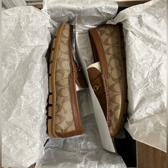 Coach Mott Driver - Picture 6 of 7